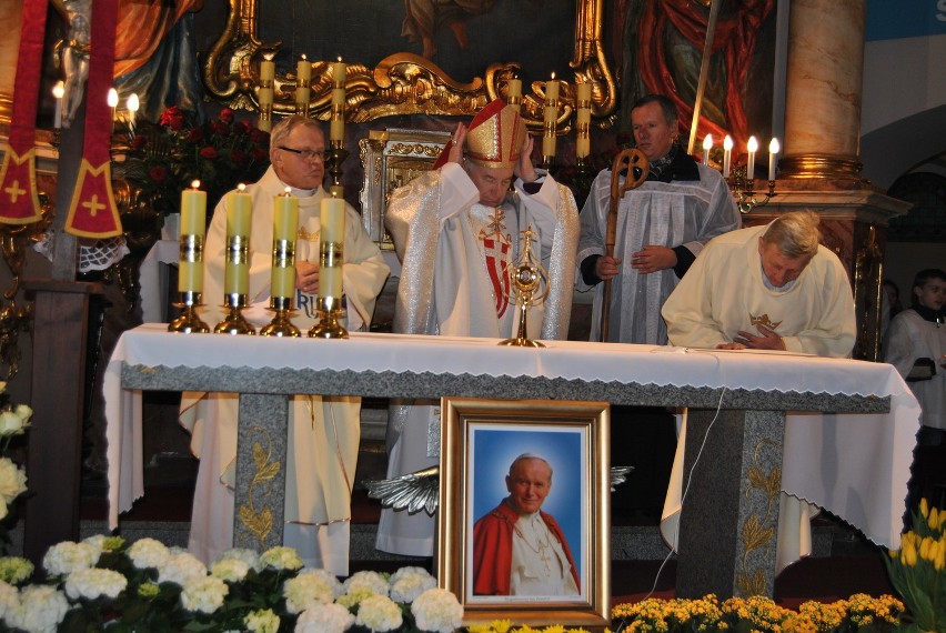 Stęszew: Relikwie Jana Pawła II w farze! FOTO