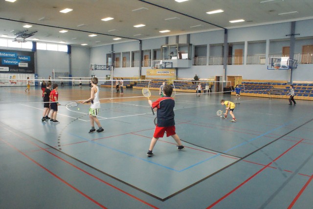 Zajęcia z badmintona na hali przy ul. Knosały w Radzionkowie
