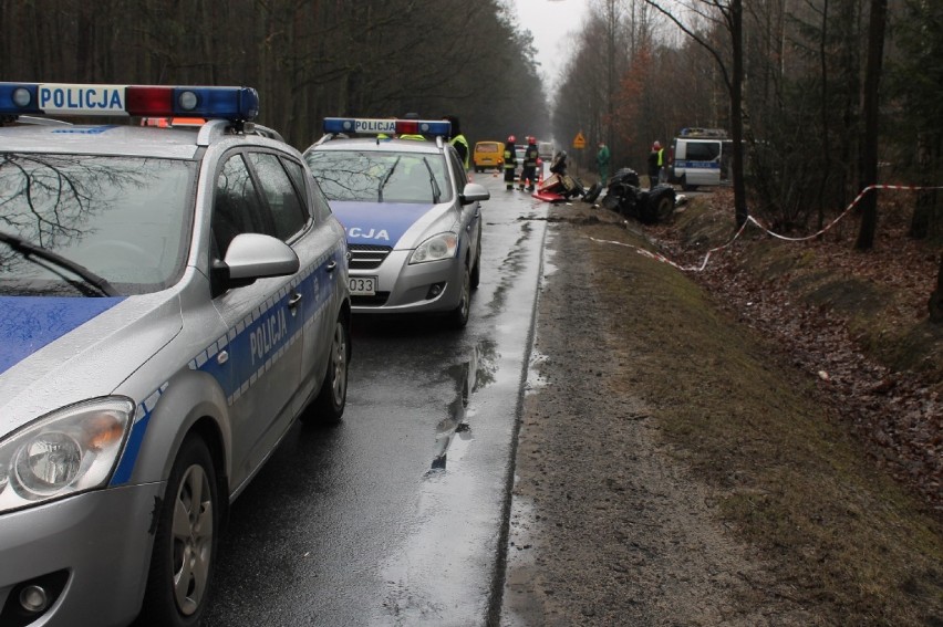 Wypadek na drodze 713 przy zjeździe na Grudzeń Las: Jedna osoba nie żyje [ZDJĘCIA]