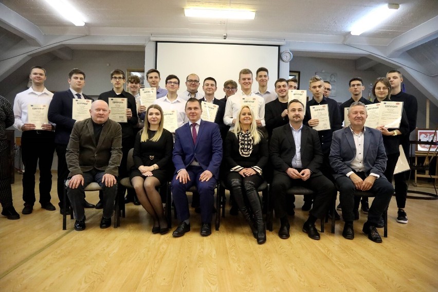 Legnica: Uczniowie Zespołu Szkół Samochodowych otrzymali certyfikaty programu Erasmus+