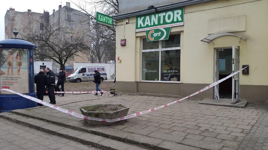 Napad na kantor przy Zachodniej w Łodzi. Kasjerka spłoszyła złodzieja [ZDJĘCIA]