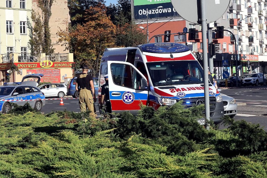 Policja ustala kto wjechał na czerwonym świetle