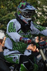 Motocykolwy freestyle na leszczyńskim rynku [ZDJĘCIA]