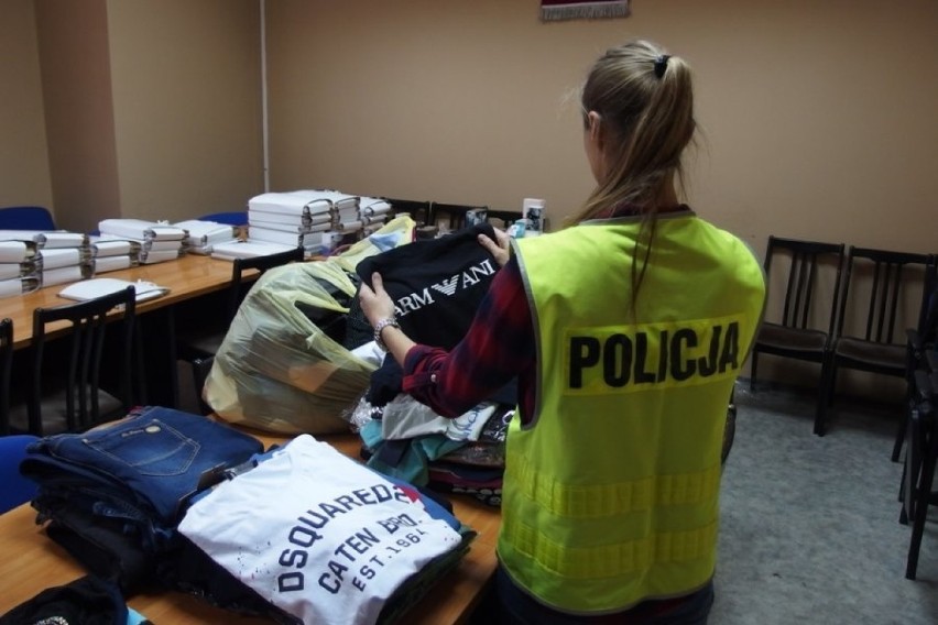 "Podróbki" w centrum handlowym w Rzgowie. Policja zatrzymała 39-latka 