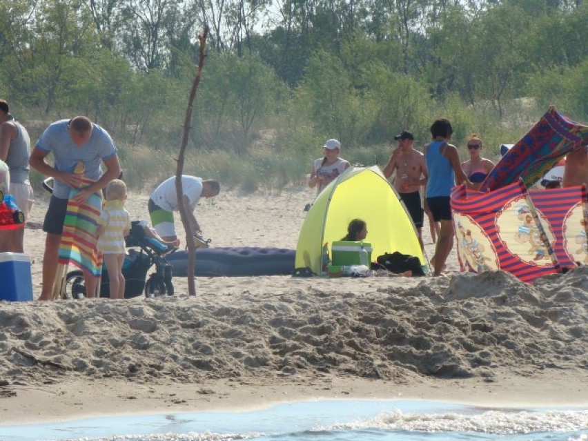 Zabawa na plaży w Mikoszewie. Upalne dni nad morzem