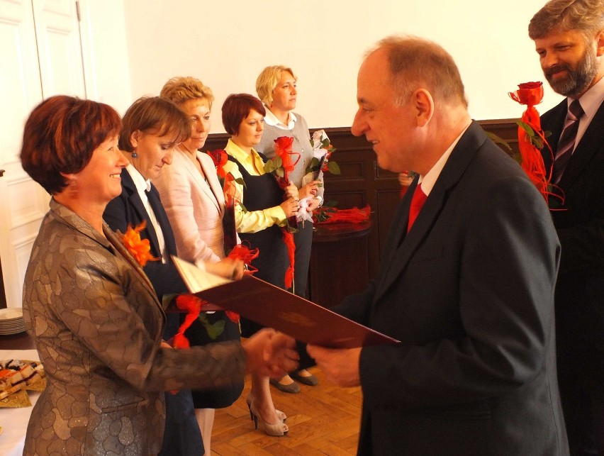 Malbork: Dzień Edukacji Narodowej w Starostwie Powiatowym i Urzędzie Miasta