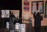 Protest w Nowym Dworze Gdańskim. Przeciwnicy orzeczenia TK ponownie przyszli pod nowodworską siedzibę PiS