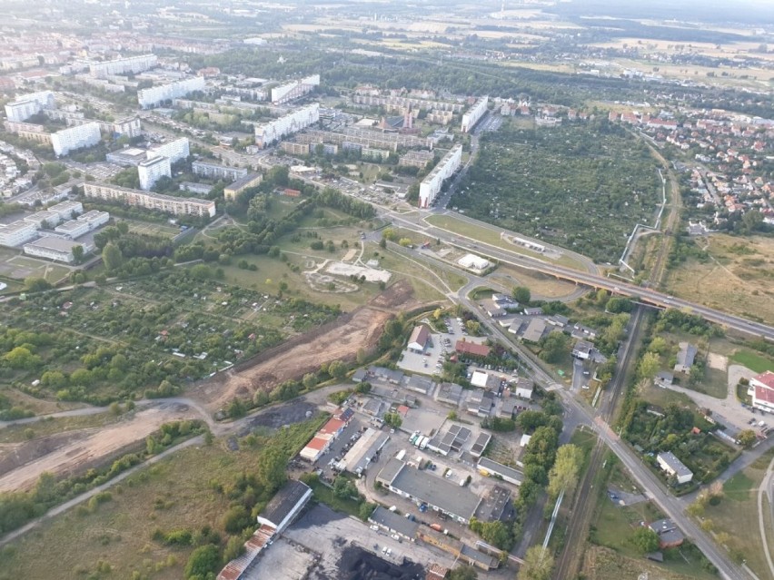 Budowa zbiorczej drogi południowej w Legnicy z lotu ptaka. Zobaczcie zdjęcia!