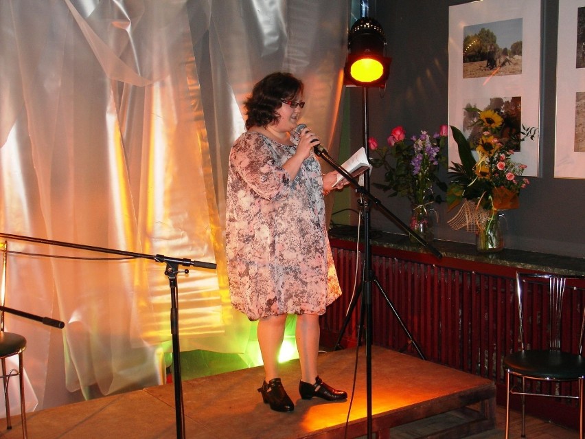 Poetka Agnieszka Magierska czyta swoje wiersze.