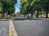 Leszno. Położyli nowy asfalt na Rynku Zaborowskim, ale tylko na części drogi. To będzie zadanie podzielone na etapy - zapewniają urzędnicy 