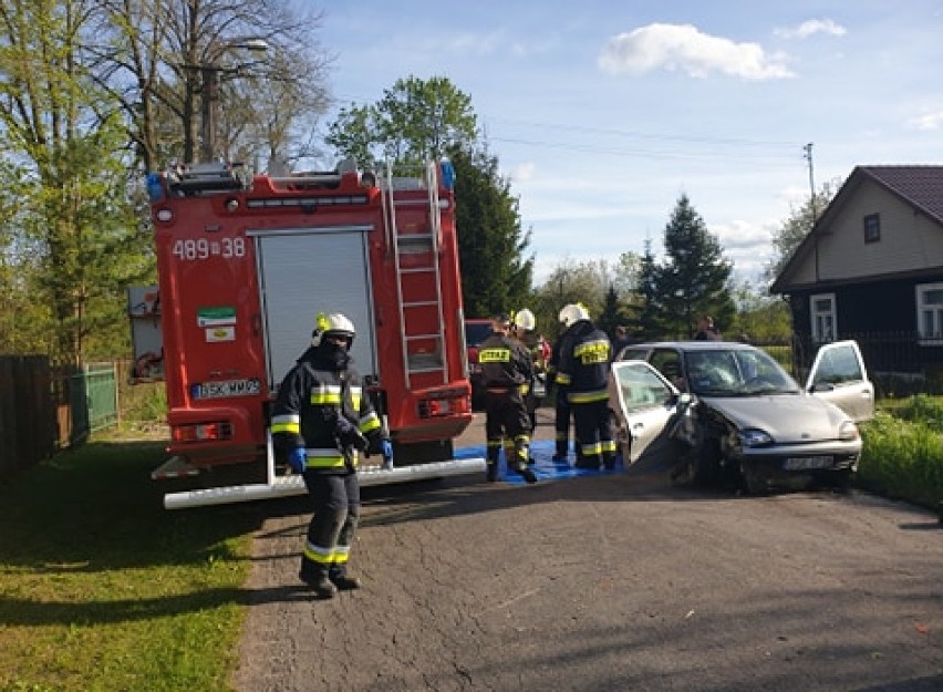 Tak mocno uderzył w słup telefoniczny, że z auta trzeba było go wyciągać używając narzędzi hydraulicznych 