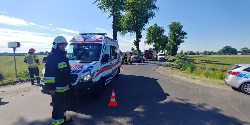 Wypadek na drodze Gruta - Mełno. Jedna osoba trafiła do szpitala [zdjęcia]