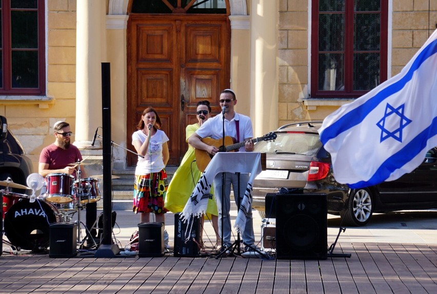 Wieczór polsko-żydowski na placu Litewskim. Na żywo zagrał zespół Ahava z Hrubieszowa