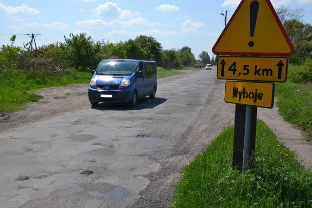 Dzięki pieniądzom ze schetynówki w latach 2013-2014 udało się m.in. wyremontować drogę powiatową między Grobelnem i Kraśniewem.