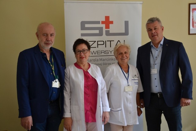 Na zdjęciu od lewej: lek med. Antoni Ciach, Jolanta Bień, Barbara Ziembińska i dr Marek Działoszyński podczas pożegnania przez dyrekcję szpitala.