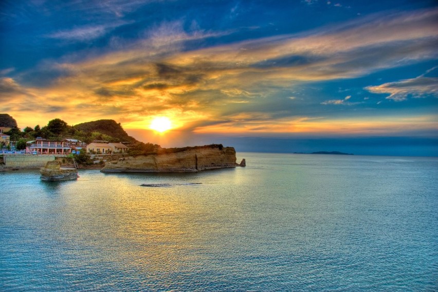 Korfu to wyspa, o powierzchni niecałych 600 km kw., położona...