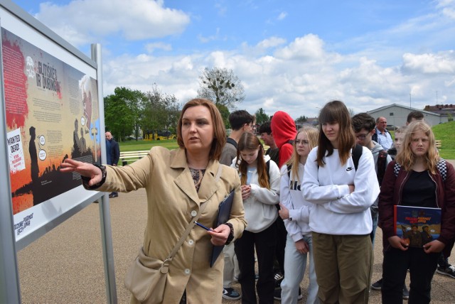 Po wystawie oprowadzała autorka Ilona Ewa Lewandowska