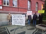 Objęci ustawą dezubekizacyjną protestowali pod Sądem Okręgowym w Świdnicy 