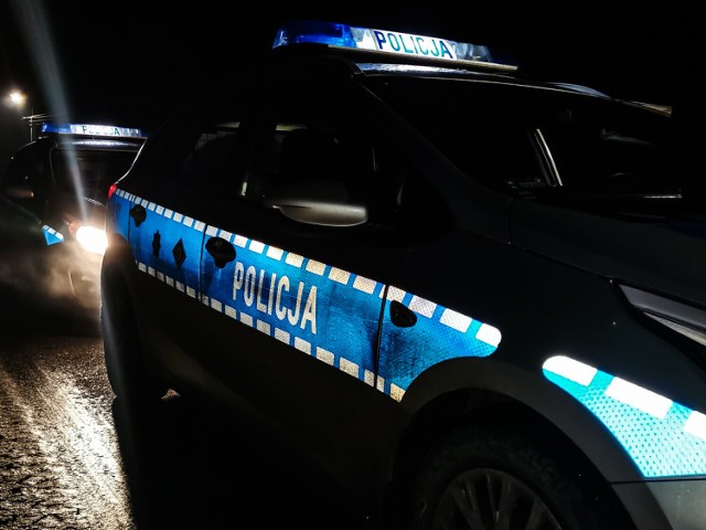 21-letnia mieszkanka Hajnówki zabłądziła w Puszczy Białowieskiej, wychłodzoną i zmęczoną odnaleźli policjanci
