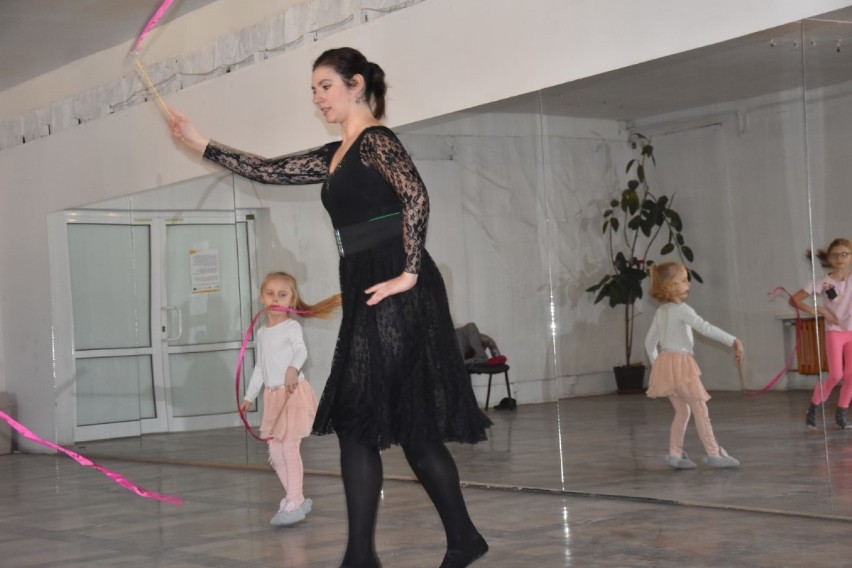 W MDK w Wągrowcu ruszyły warsztaty baletowe. Mamy zdjęcia z pierwszych zajęć 