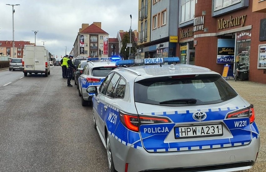 Policjanci kontrolowali taksówkarzy na postojach w centrum...