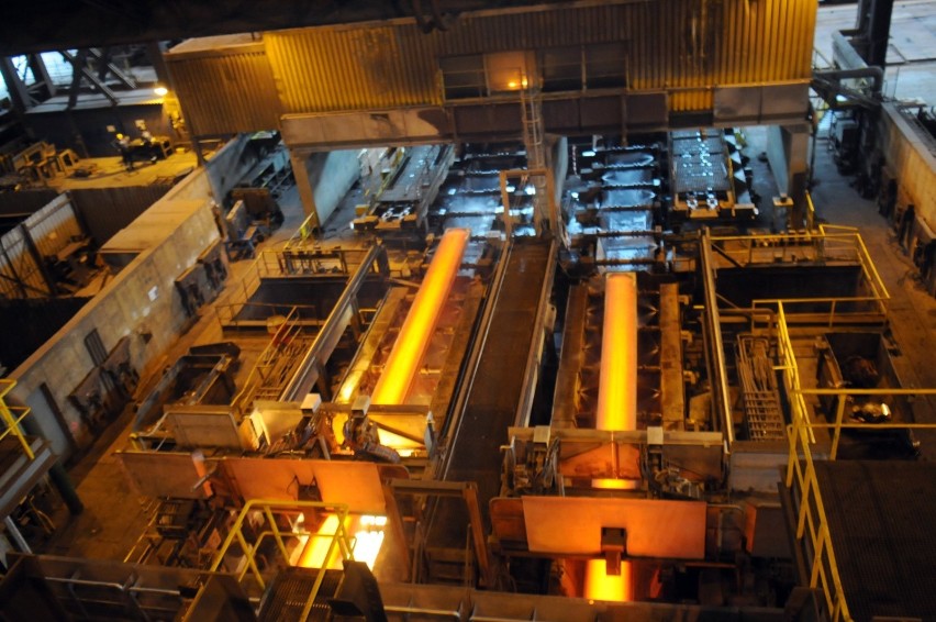 ArcelorMittal wygasza wielki piec i wstrzymuje pracę stalowni. Czy będą zwolnienia pracowników? Fakty, opinie, prognozy