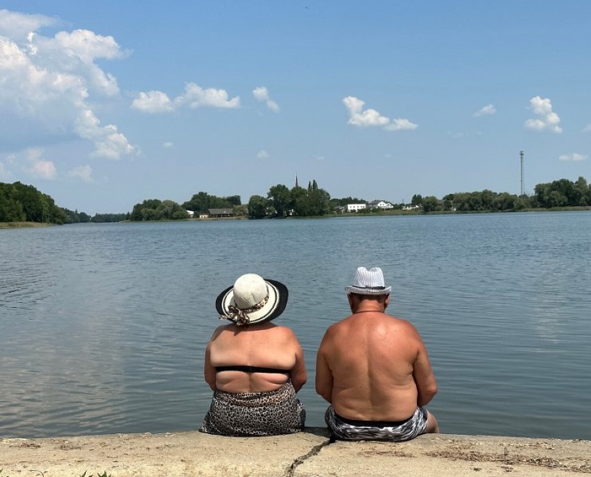 Na tydzień przed wakacjami 2023 otworzono kąpielisko nad jeziorem w Gołanicach