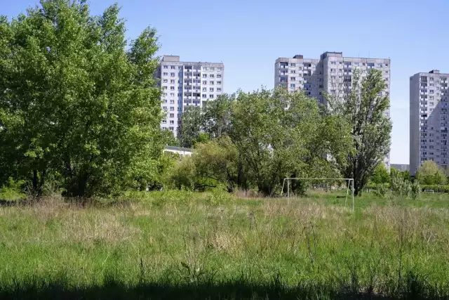 Studium uwarunkowań i kierunków zagospodarowania przestrzennego gminy to kluczowy dokument, który określa kierunek polityki przestrzennej na terenie miasta i gminy.