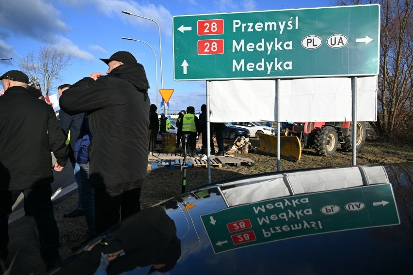 Protest rolników z „Podkarpackiej oszukanej wsi” przed...