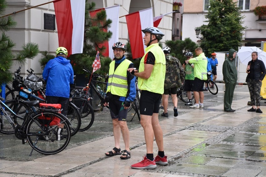 Tour de Calisia 2022. Wystartowało ponad stu cyklistów. ZDJĘCIA