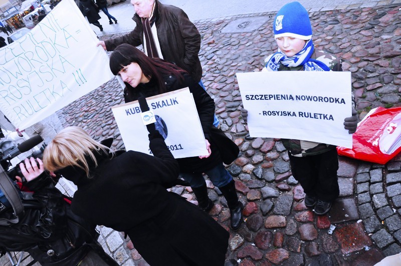 Poznań: Protestowali przeciwko szczepionkowej cenzurze [ZDJĘCIA,WIDEO]