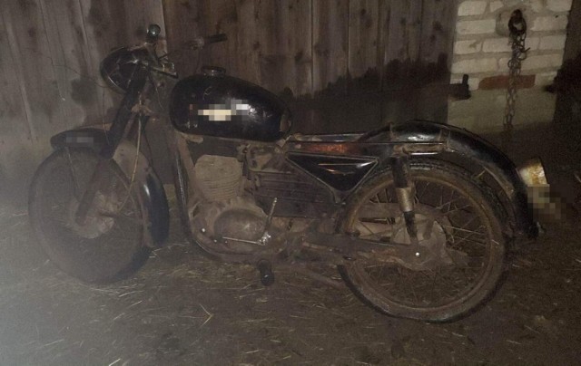 Motocykl skradziono w Łabiszynie. Policjanci go odzyskali. Dwóch podejrzanych wkrótce usłyszy zarzuty.