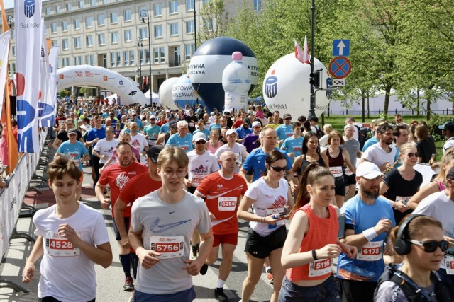 W piątek ulicami Warszawy przebiegł 32. Bieg Konstytucji 3 Maja. Tysiące uczestników na sportowo świętowało tę ważną w historii naszego kraju datę.