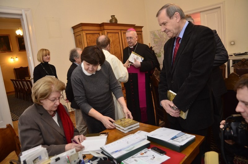 Poznań: Tłumy na promocji książki Hanny Suchockiej