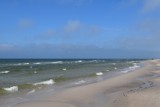 Plaża w Lubiatowie. Zobacz obraz z kamery on-line. Nadleśnictwo Choczewo pokazuje "mroczne" oblicze Morza Bałtyckiego