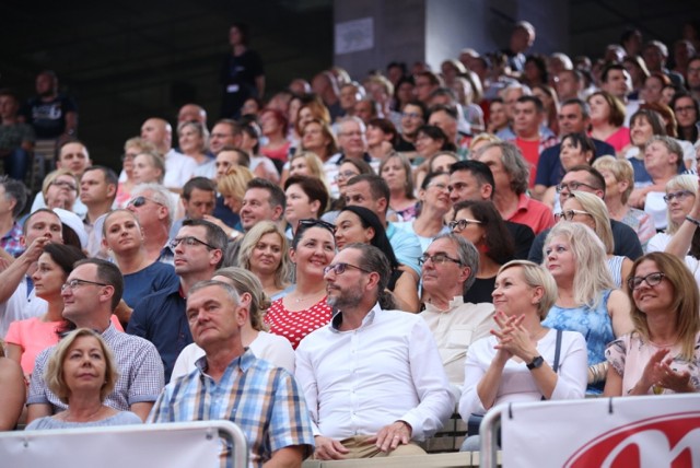 W sobotę w amfiteatrze publiczność bawiła się na koncercie Premier oraz koncercie piosenki literackiej i kabaretowej. Byliście na widowni? Szukajcie się na zdjęciach!