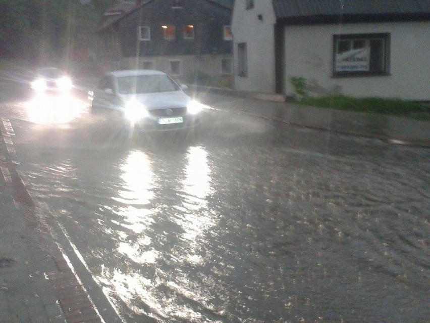 Uwaga! Silne burze z gradem nad Dolnym Śląskiem (ZDJĘCIA)