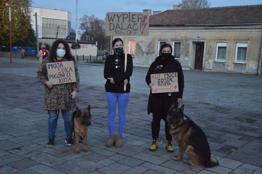 Milczący protest Kobiet w Brzesku, 31.10.2020
