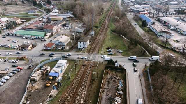 Na dzisiejszym briefingu prasowym poinformowano o wydaniu pozytywnej decyzji ZRID dla zadania: "Budowa nowego odcinka drogi wojewódzkiej nr 877 Naklik - Leżajsk - Szklary wraz z budową tunelu drogowego w ciągu drogi wojewódzkiej nr 877 pod torowiskiem linii kolejowej" w Łańcucie