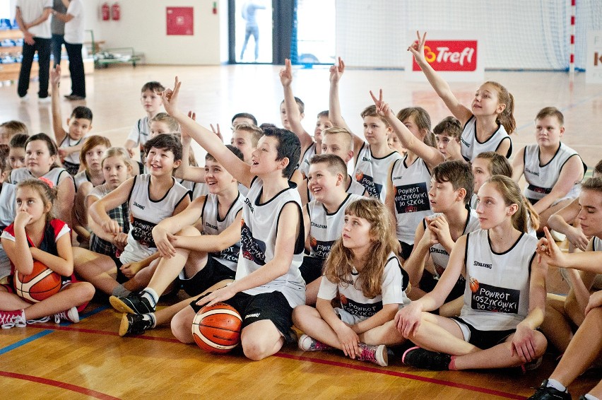 Szkolny Basket w powiecie puckim. Koszykarze Trefla Sopot odwiedzą szkoły | ZDJĘCIA