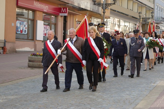 W ramach obchodów Międzynarodowego Święta Pracy był pochód i uroczystosci przy Pomniku Tysiąclecia Państwa Polskiego