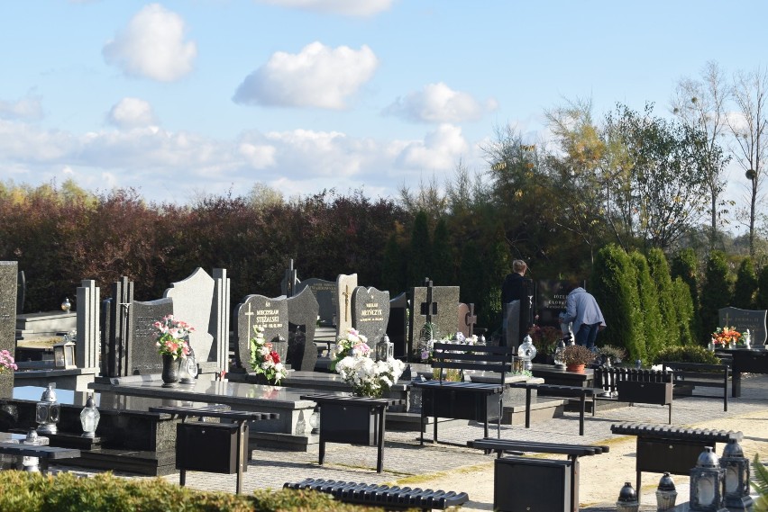 Cmentarz komunalny przy ulicy Piaski na kilkadziesiąt godzin przed 1 listopada