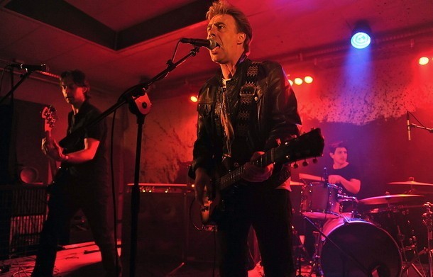 Basista Sex Pistols Glen Matlock zagrał w niedzielę w klubie...