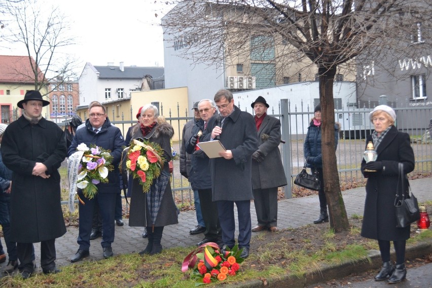 Pod pomnikiem w gliwickim parku spotkały się rodziny,...