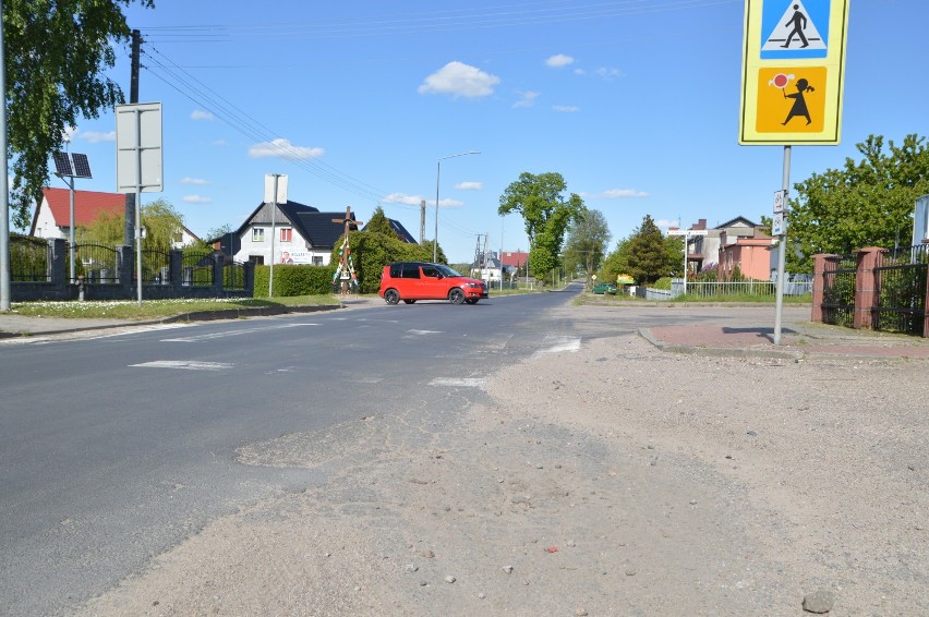 Ostatnia stolica gminy z taką drogą wojewódzką. W Parchowie dziura na dziurze (zdjęcia+wideo)