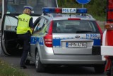 Wypadek w pobliżu Pomyska Wielkiego. Pijany kierowca audi wypadł z drogi i wpadł do rowu