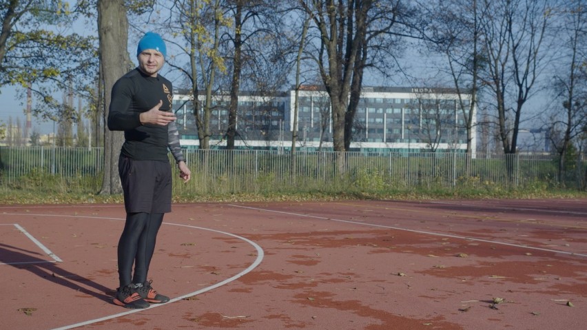 Trener Adrian Hoffman pokazuje, jak w prosty sposób pobudzić...