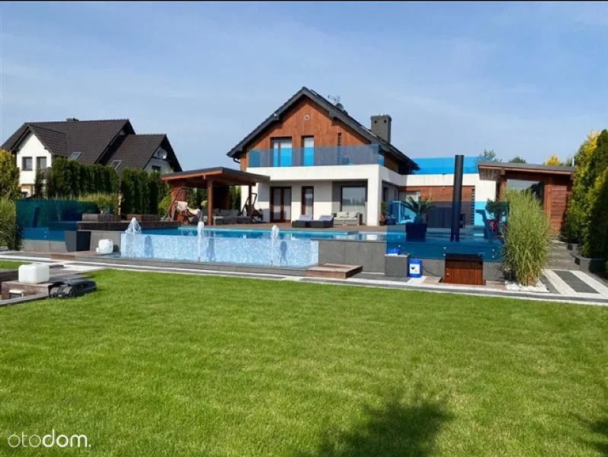 Dom z basenem na sprzedaż w pobliżu zjazdu z S8 w Oleśnicy-  513,62 m²- 2 100 000 zł