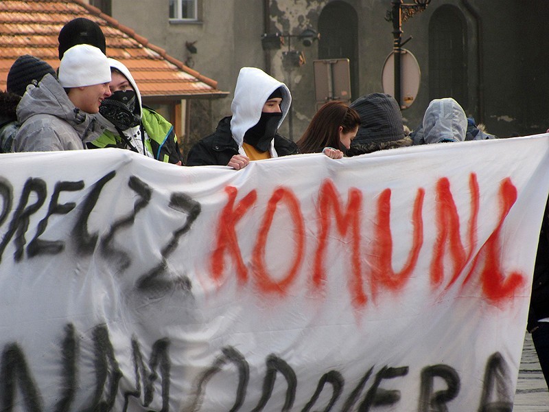 Manifestacja antyrządowa na kaliskim rynku. FILM i ZDJĘCIA