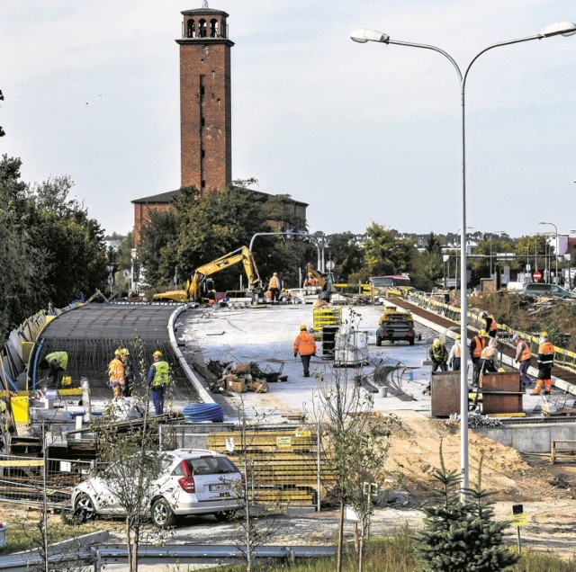 Prace na nowej przeprawie są już na ostatniej prostej. Niedługo wykonawca prac zajmie się układaniem warstw nawierzchni